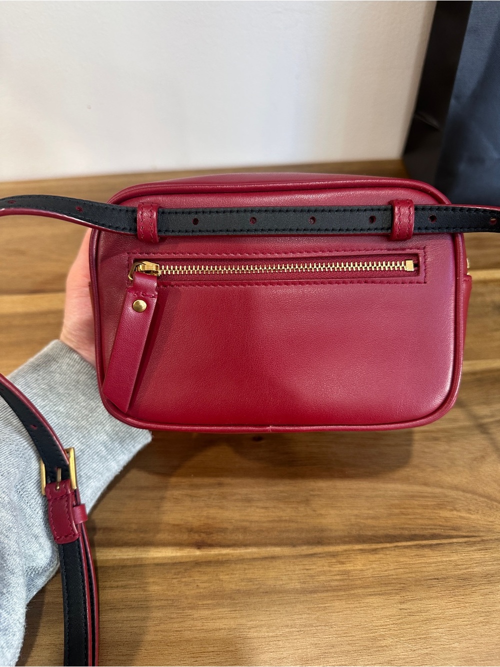 YVES SAINT LAURENT
Lou Chevron Leather Belt Bag Red - Picture 5 of 12